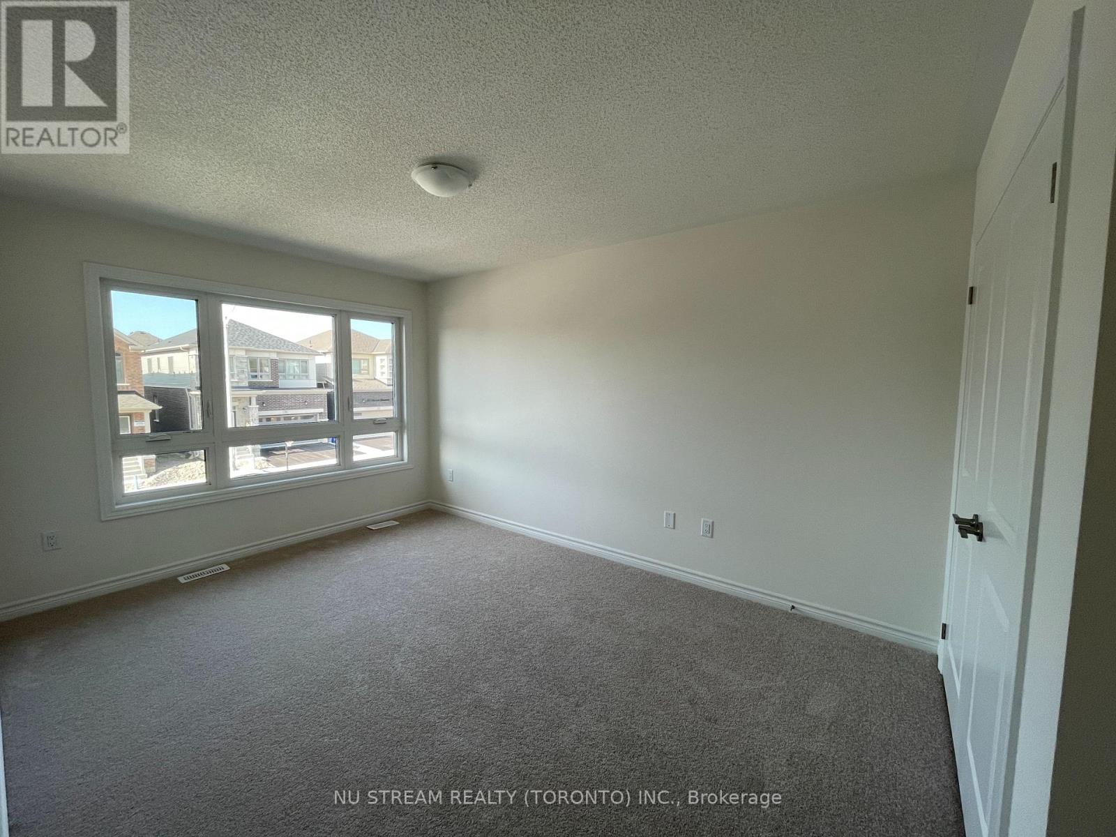 20 Phoenix Boulevard, Barrie, Ontario  L9J 0P6 - Photo 11 - S12933252