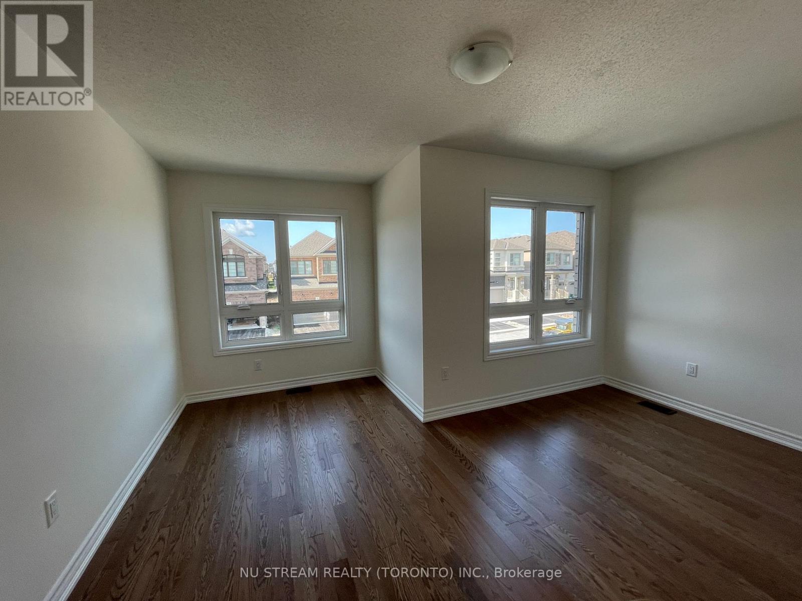 20 Phoenix Boulevard, Barrie, Ontario  L9J 0P6 - Photo 12 - S12933252