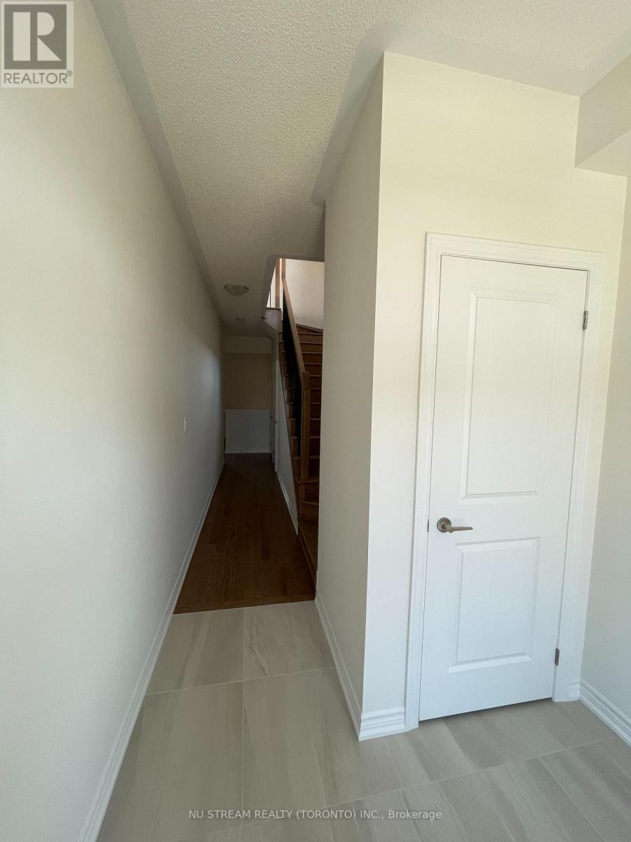 20 Phoenix Boulevard, Barrie, Ontario  L9J 0P6 - Photo 2 - S12933252