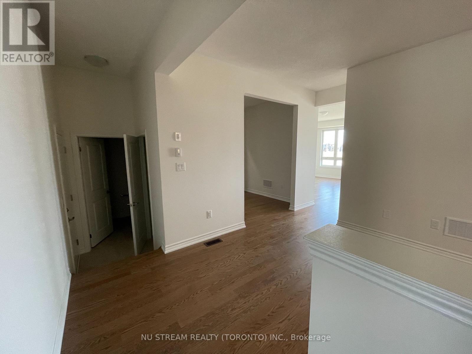 20 Phoenix Boulevard, Barrie, Ontario  L9J 0P6 - Photo 3 - S12933252