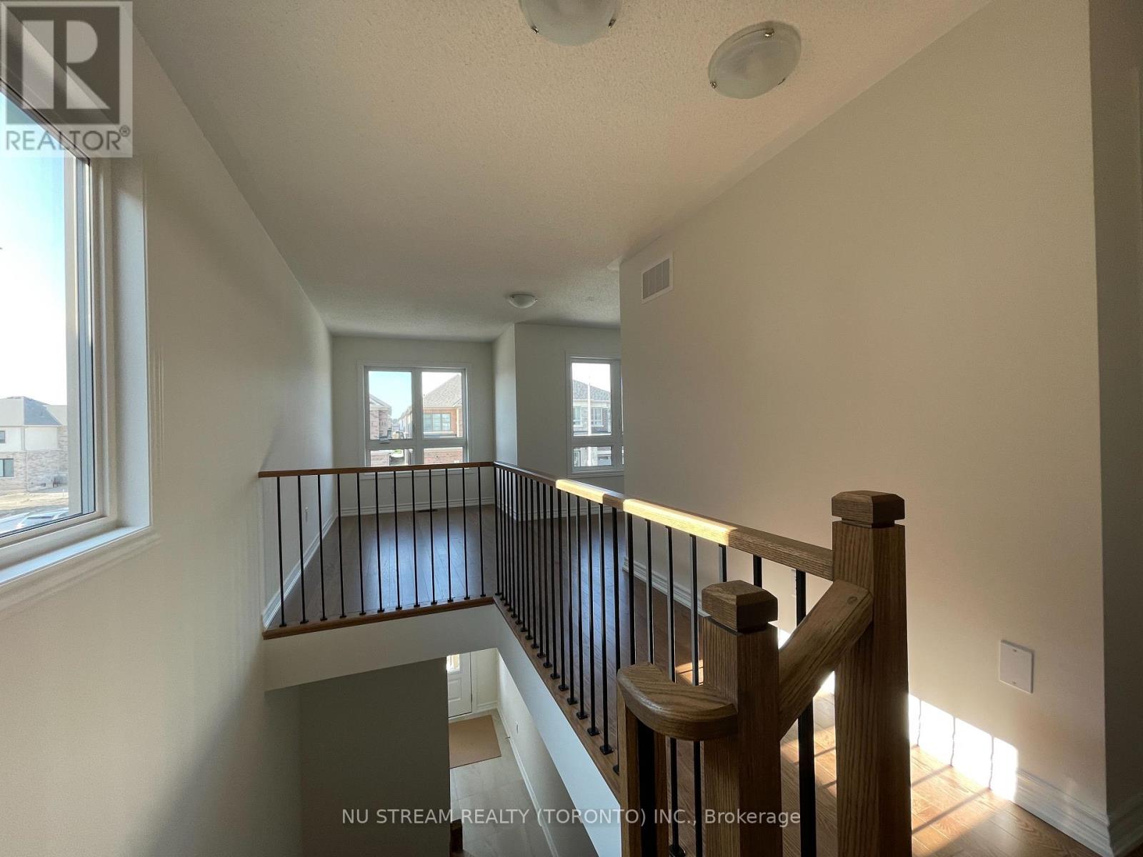 20 Phoenix Boulevard, Barrie, Ontario  L9J 0P6 - Photo 9 - S12933252