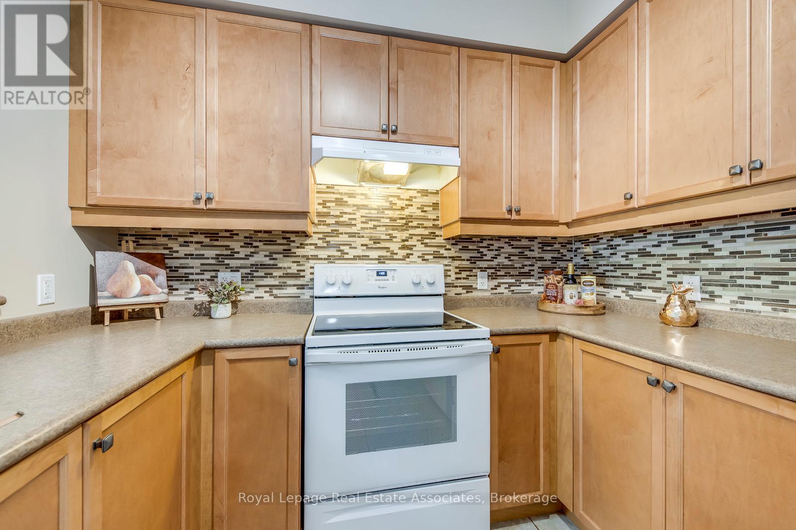 221 - 760 Woodhill Drive, Centre Wellington, Ontario  N1M 3W5 - Photo 5 - X12759276