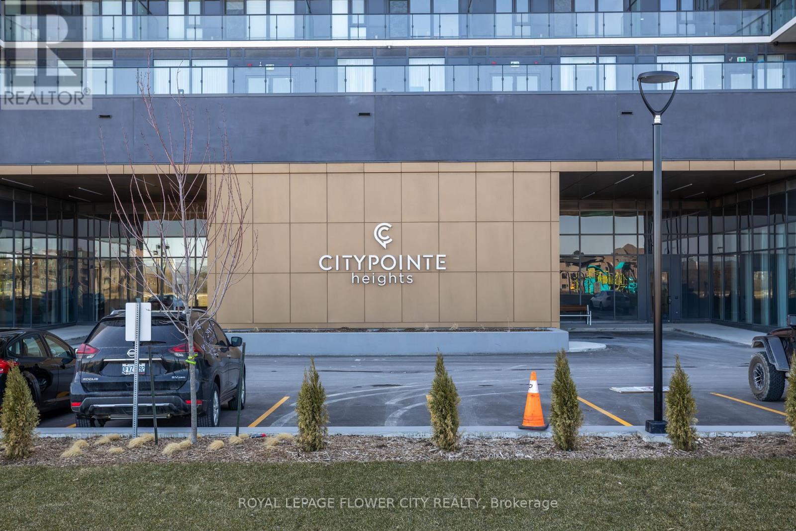 1818 - 15 Skyridge Drive, Brampton, Ontario  L6P 4S3 - Photo 3 - W12933272