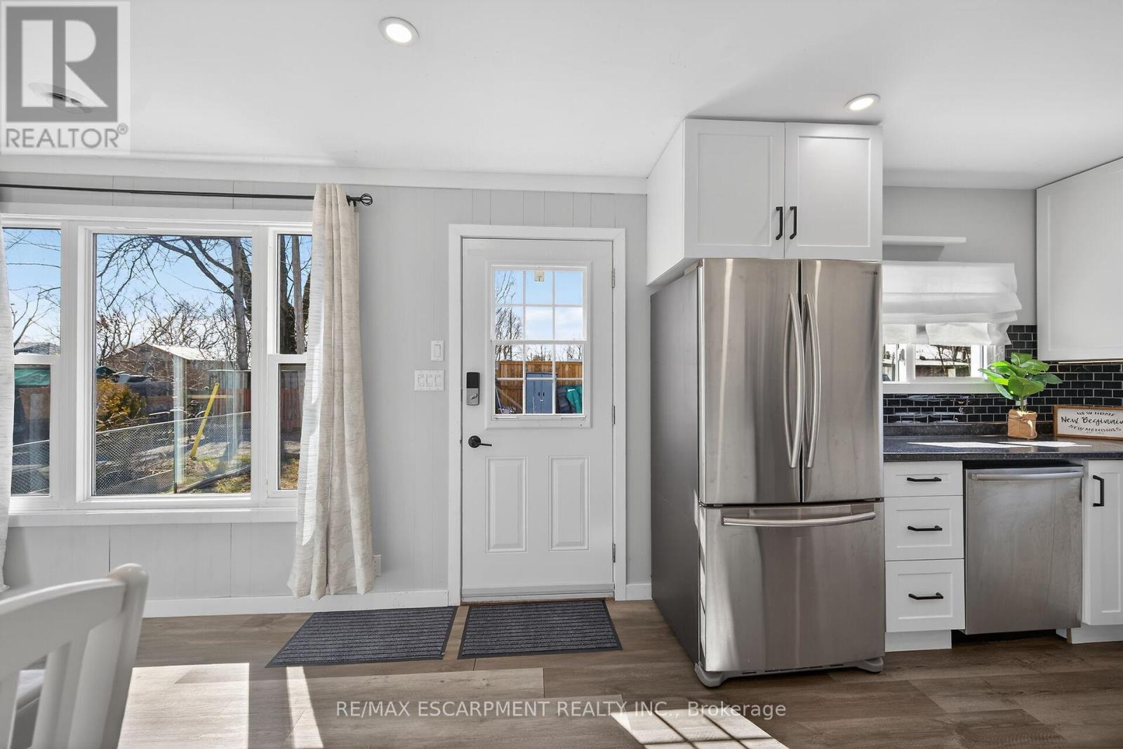 16 Swallow Lane, Haldimand, Ontario  N0A 1P0 - Photo 11 - X12933256