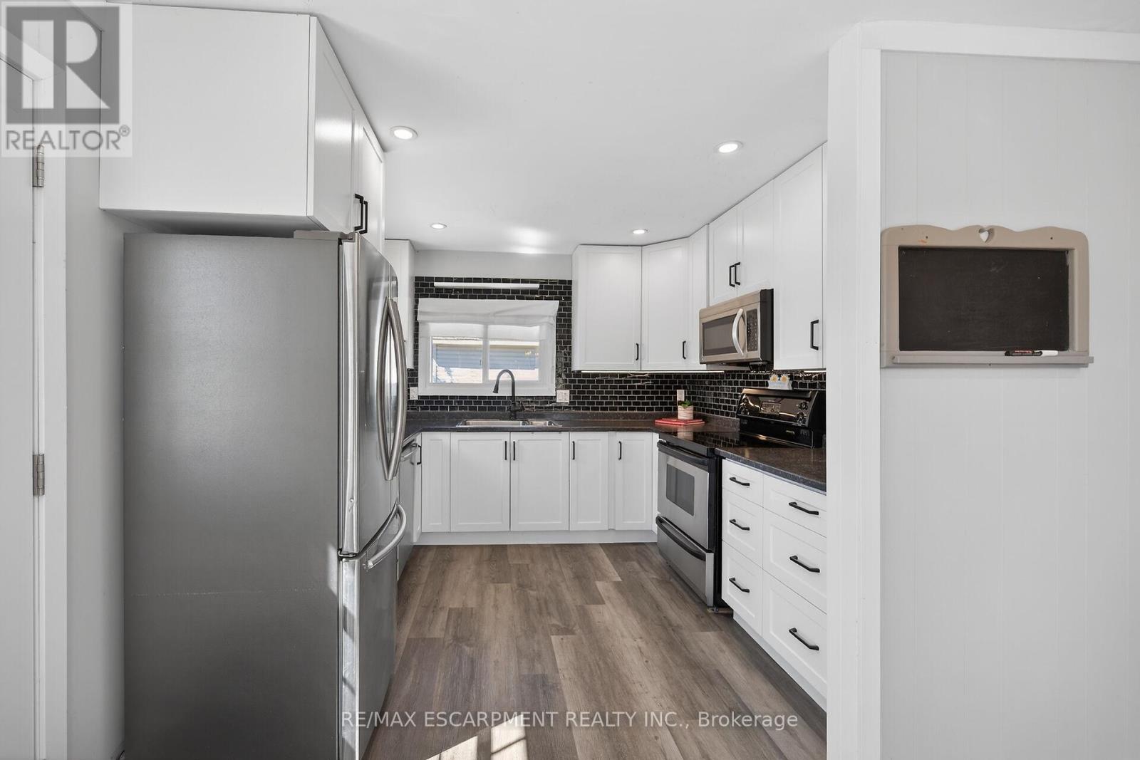 16 Swallow Lane, Haldimand, Ontario  N0A 1P0 - Photo 12 - X12933256