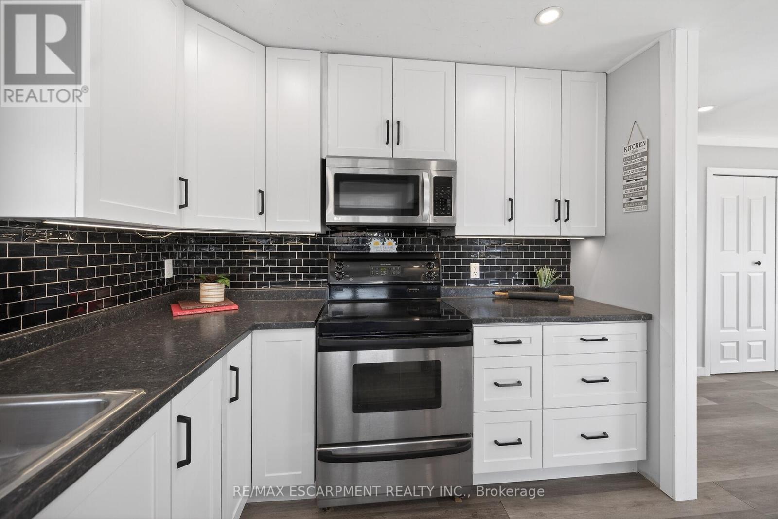 16 Swallow Lane, Haldimand, Ontario  N0A 1P0 - Photo 16 - X12933256