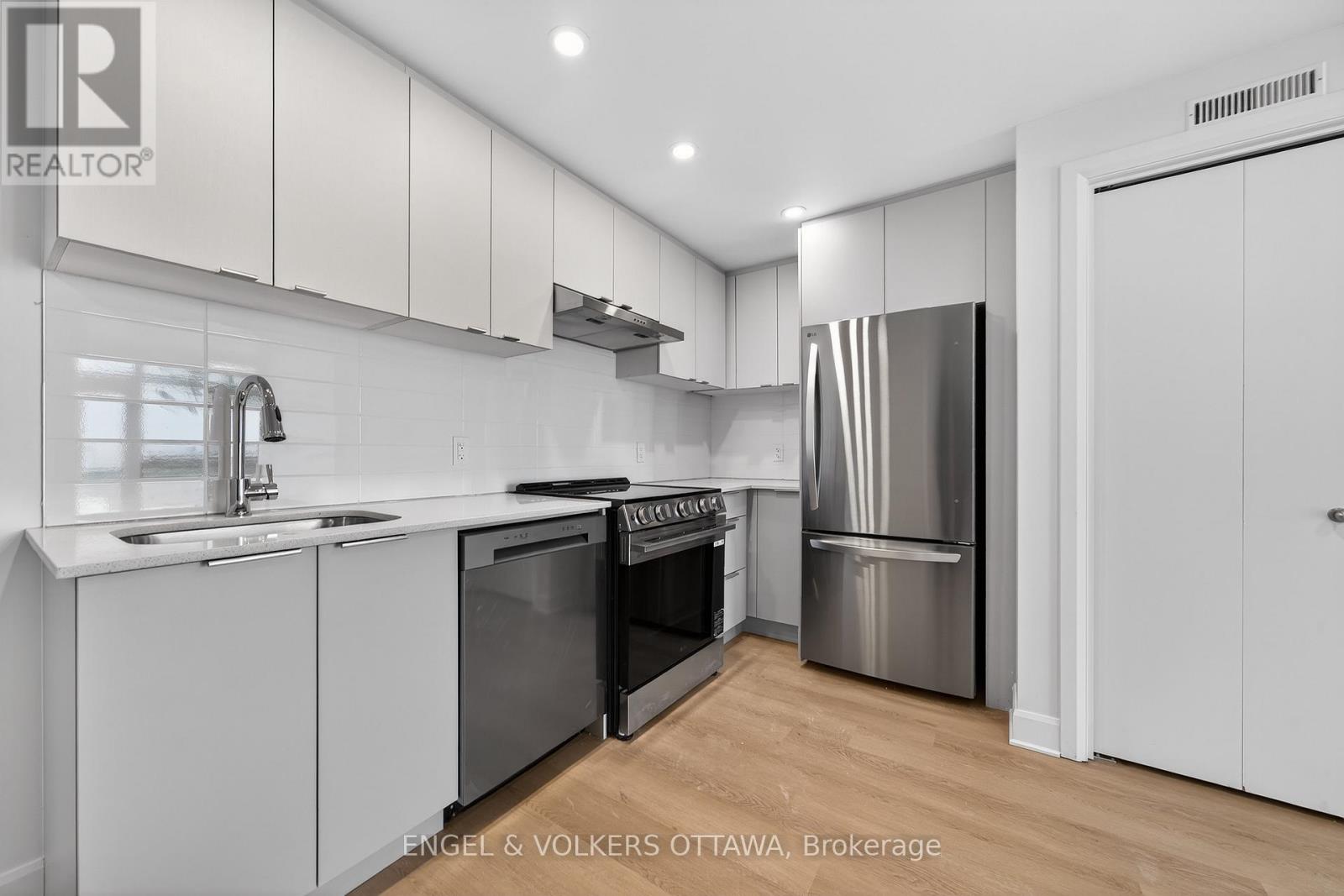 1203 - 1360 Carling Avenue, Ottawa, Ontario  K1Z 0E4 - Photo 3 - X12925188