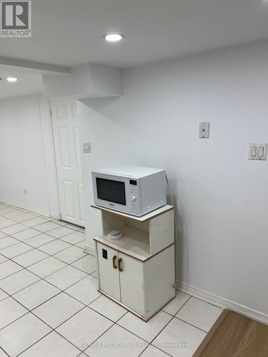 Bsmt - 3244 Lawrence Avenue E, Toronto, Ontario  M1H 1A4 - Photo 3 - E12779046