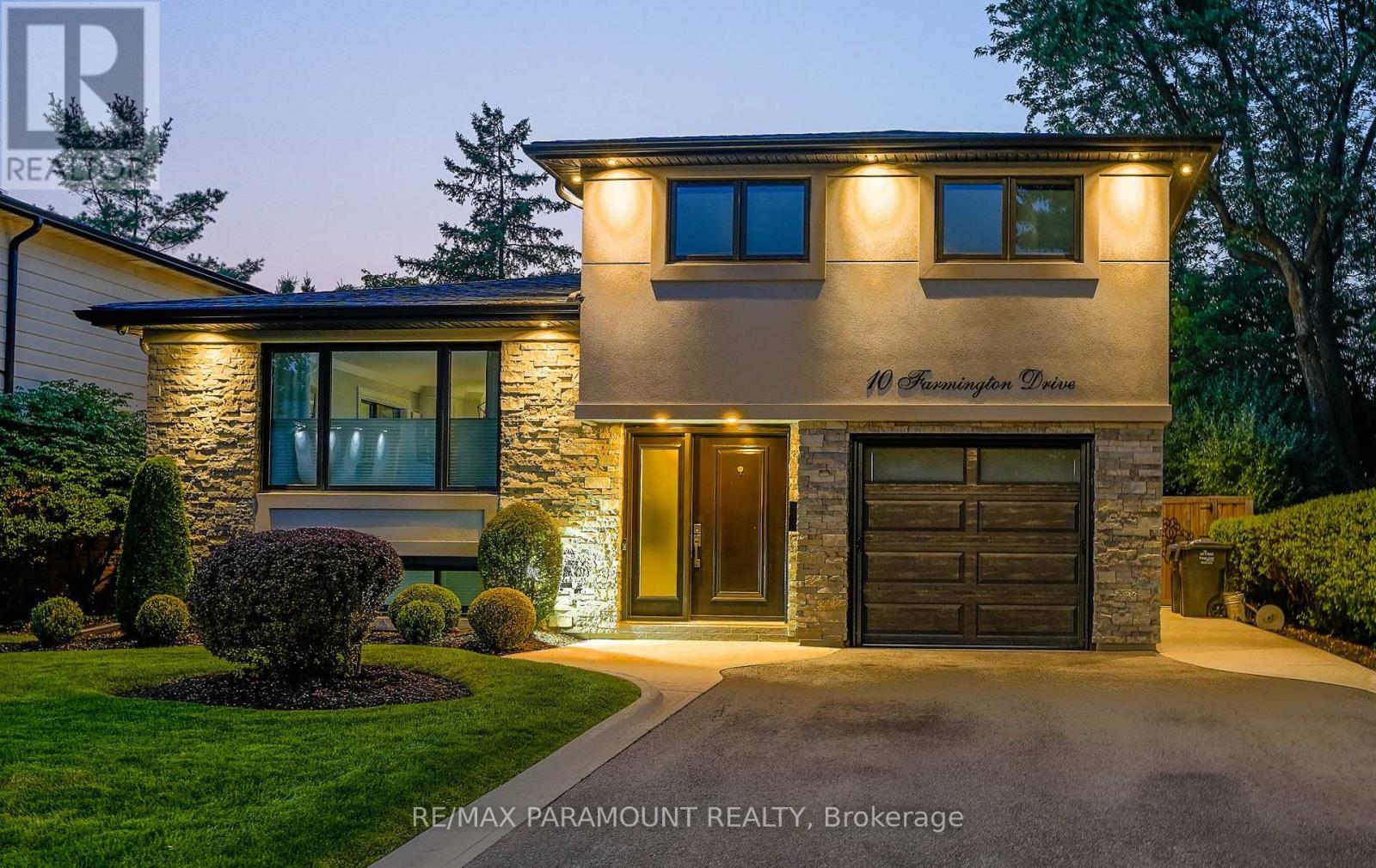 10 Farmington Drive, Brampton, Ontario  L6W 2V2 - Photo 3 - W12919046