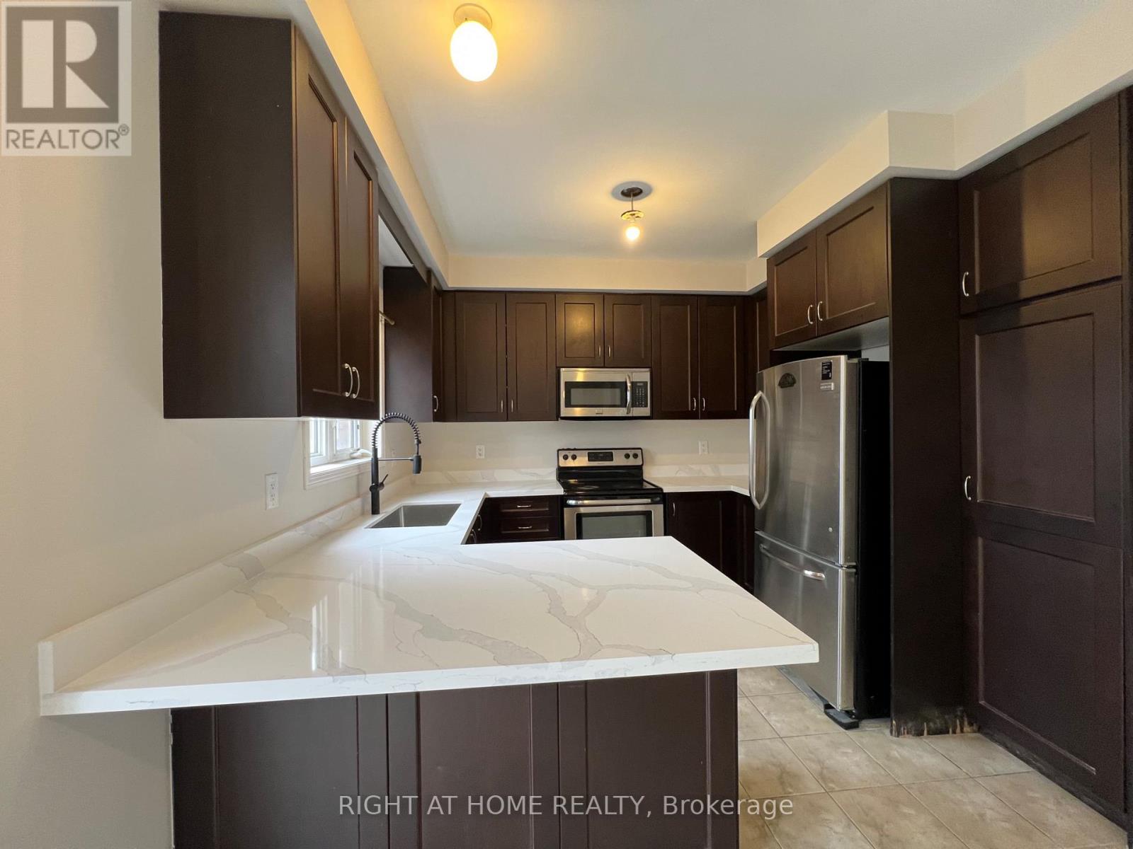 3049 Janice Drive, Oakville, Ontario  L6M 0S6 - Photo 6 - W12933316