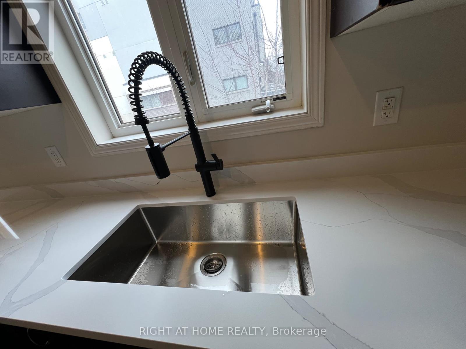 3049 Janice Drive, Oakville, Ontario  L6M 0S6 - Photo 7 - W12933316