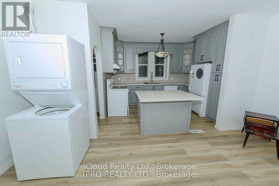 81 Florence Avenue, Kitchener, Ontario  N2A 2K9 - Photo 4 - X12933318