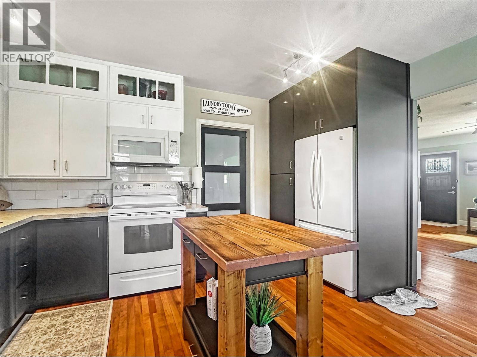 8704 72nd Avenue, Osoyoos, British Columbia  V0H 1V0 - Photo 2 - 10374713