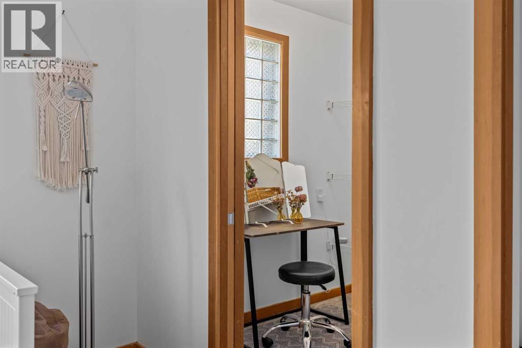 1712 11th Avenue, Canmore, Alberta  T1W 1V2 - Photo 29 - A2282392