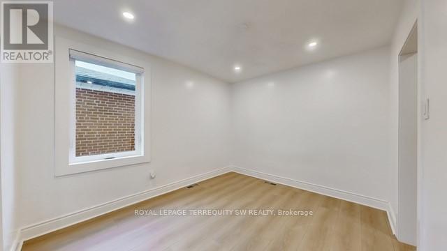 Main - 19 Hawthorne Road, Toronto, Ontario  M9R 1N9 - Photo 12 - W12933354