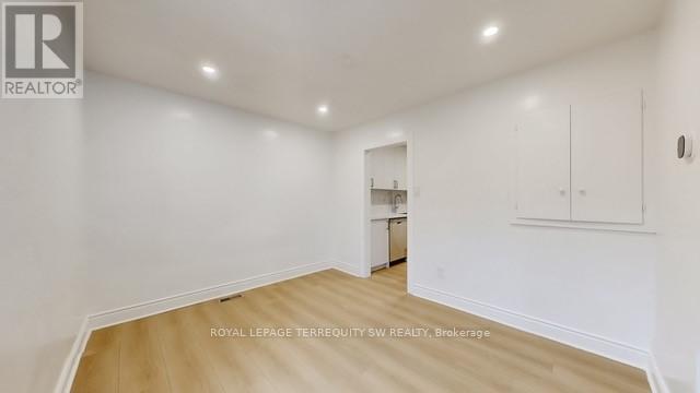 Main - 19 Hawthorne Road, Toronto, Ontario  M9R 1N9 - Photo 13 - W12933354