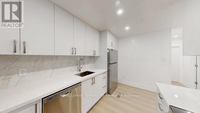 Main - 19 Hawthorne Road, Toronto, Ontario  M9R 1N9 - Photo 15 - W12933354