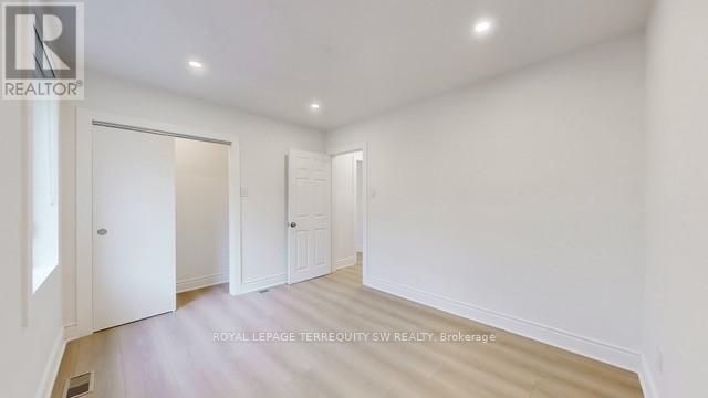 Main - 19 Hawthorne Road, Toronto, Ontario  M9R 1N9 - Photo 24 - W12933354