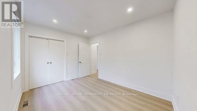 Main - 19 Hawthorne Road, Toronto, Ontario  M9R 1N9 - Photo 25 - W12933354