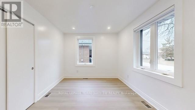 Main - 19 Hawthorne Road, Toronto, Ontario  M9R 1N9 - Photo 28 - W12933354