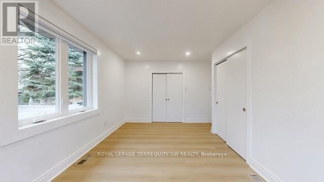 Main - 19 Hawthorne Road, Toronto, Ontario  M9R 1N9 - Photo 32 - W12933354