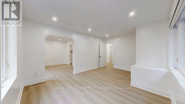 Main - 19 Hawthorne Road, Toronto, Ontario  M9R 1N9 - Photo 6 - W12933354