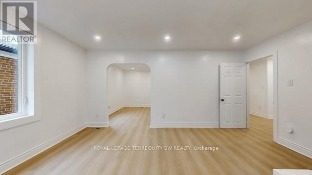 Main - 19 Hawthorne Road, Toronto, Ontario  M9R 1N9 - Photo 7 - W12933354