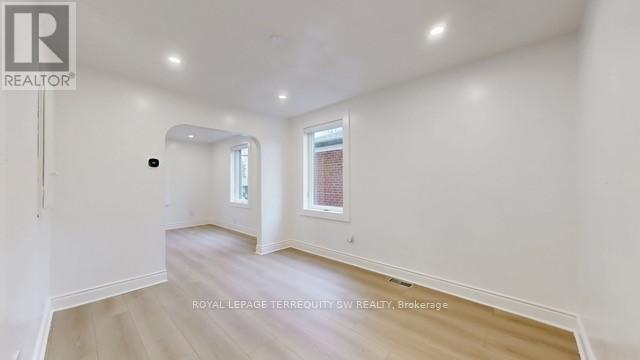 Main - 19 Hawthorne Road, Toronto, Ontario  M9R 1N9 - Photo 8 - W12933354