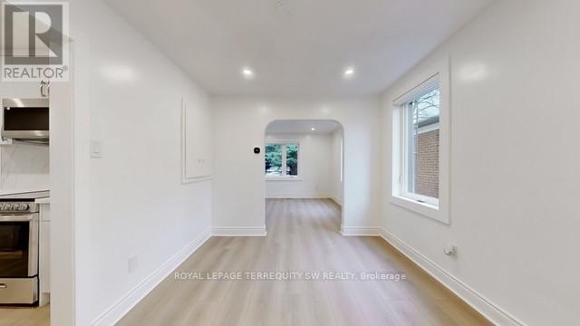 Main - 19 Hawthorne Road, Toronto, Ontario  M9R 1N9 - Photo 9 - W12933354