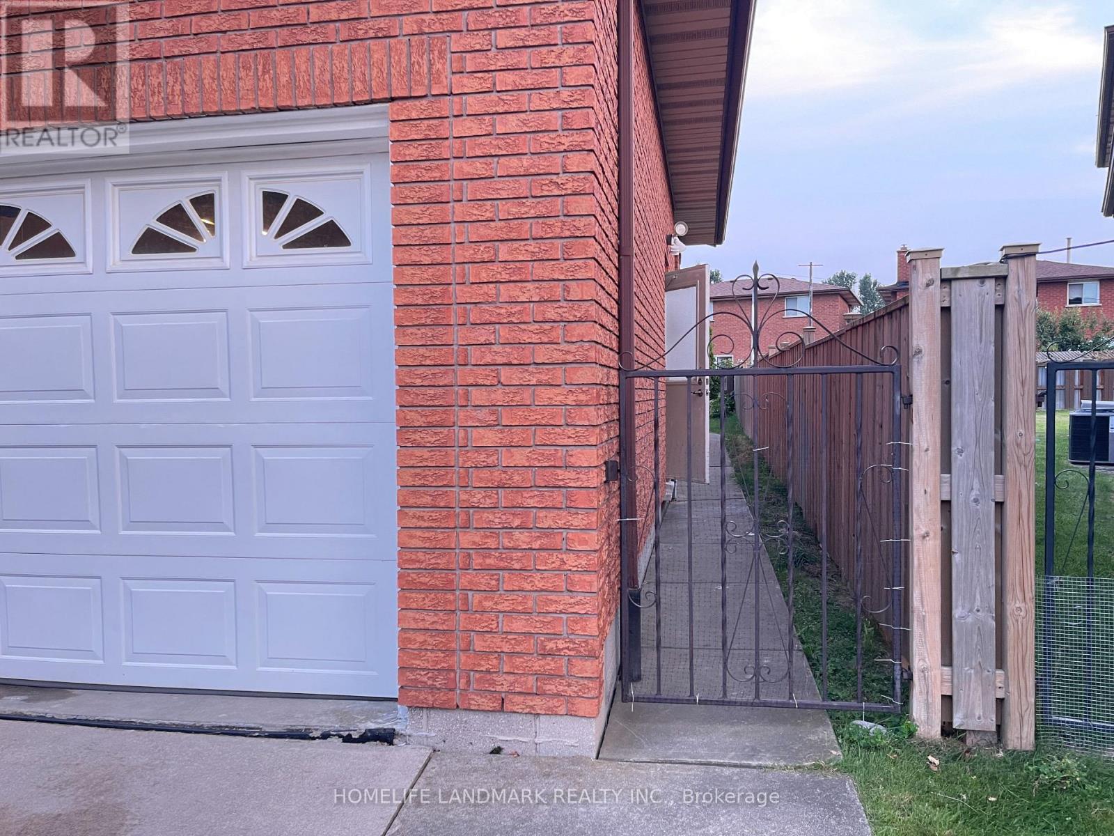 Lower & Main - 353 Darlington Court, Hamilton, Ontario  L9C 6Z2 - Photo 3 - X12933348