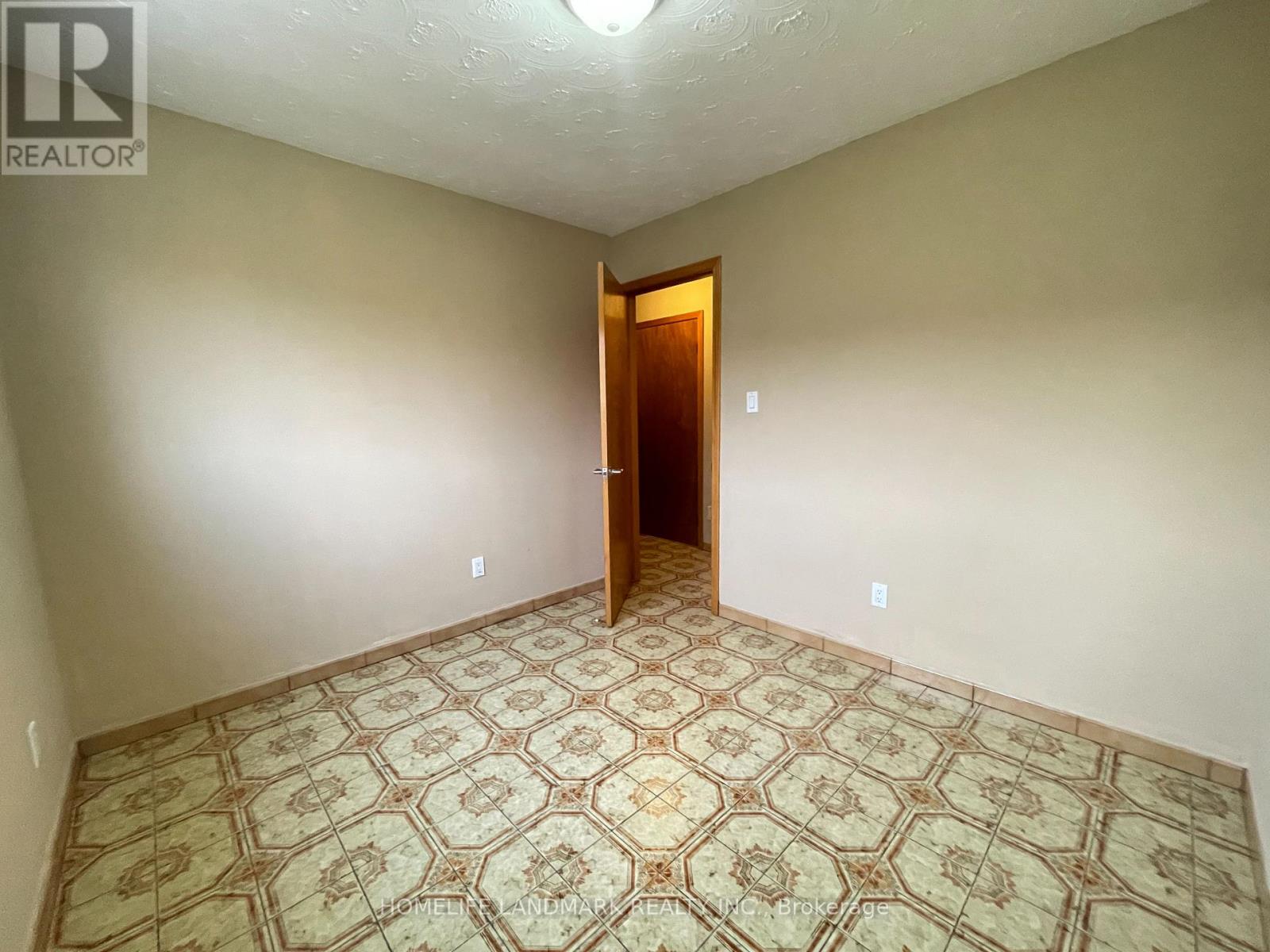 Lower & Main - 353 Darlington Court, Hamilton, Ontario  L9C 6Z2 - Photo 33 - X12933348