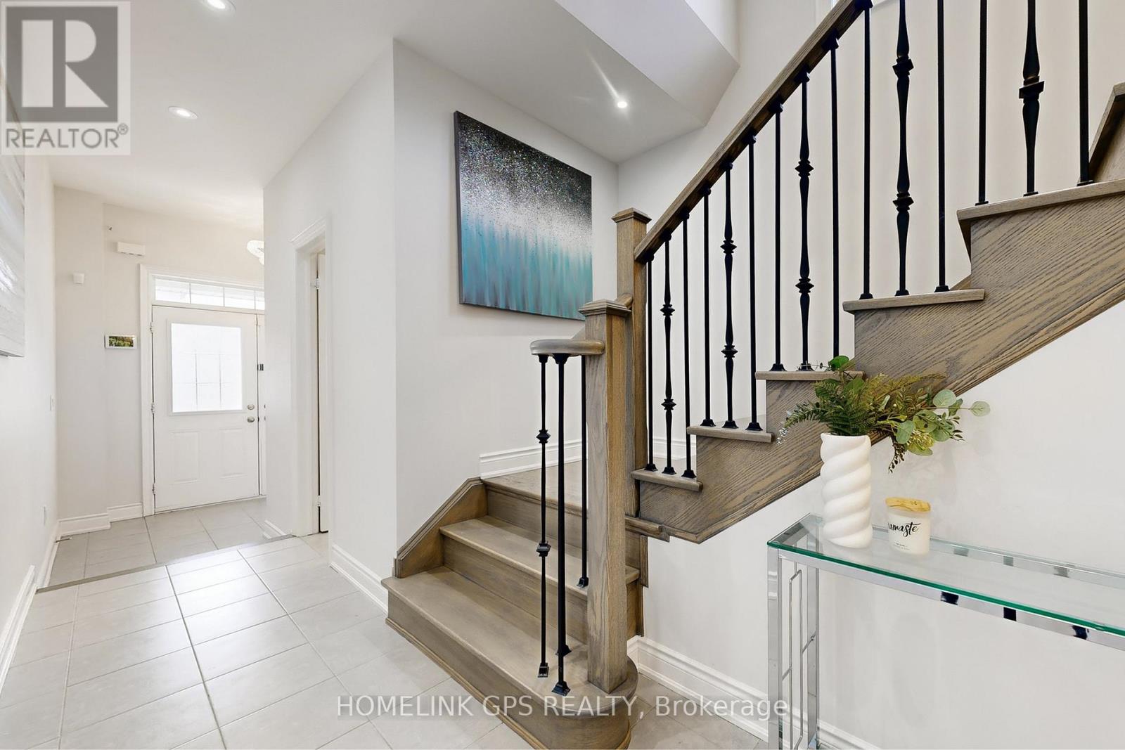 95 Suttonrail Way, Whitchurch-Stouffville, Ontario  L4A 0E4 - Photo 4 - N12932924