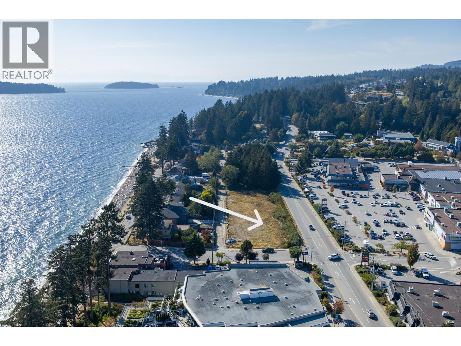 5759 Teredo Street, Sechelt, British Columbia  V0N 3A0 - Photo 3 - C8077283