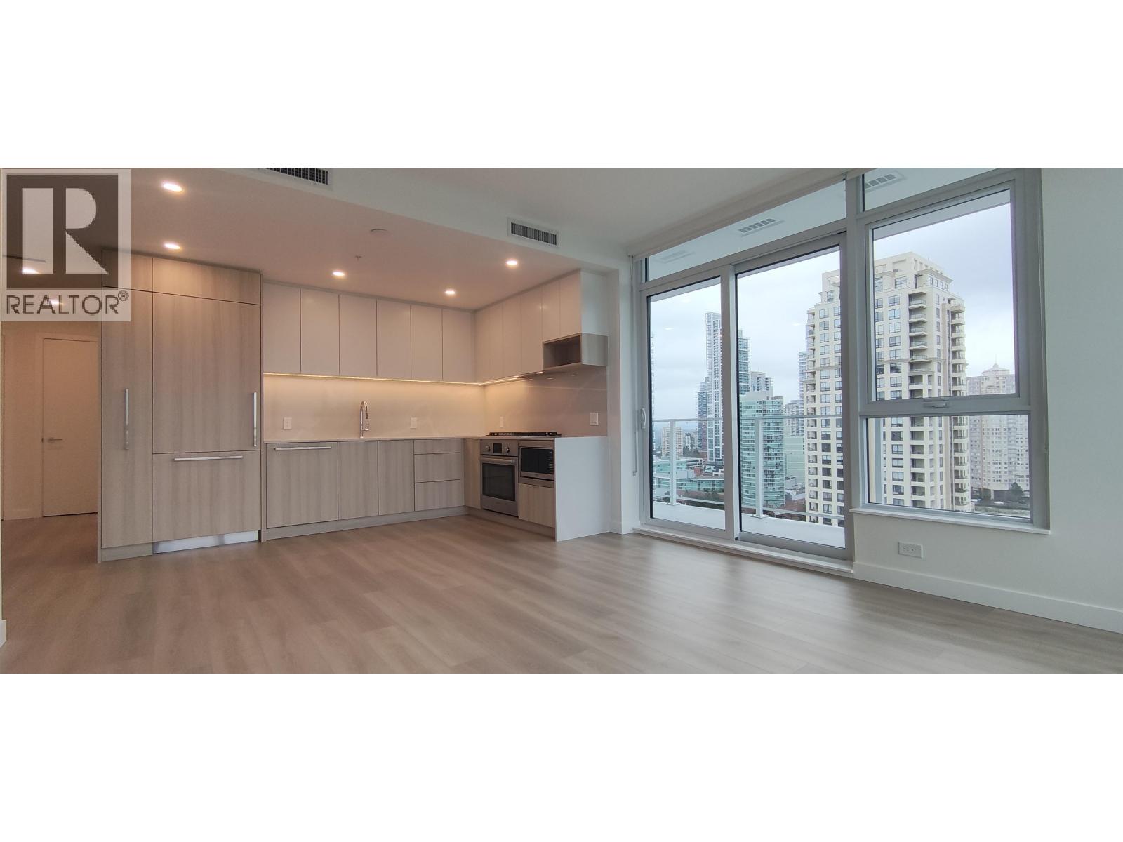 6075 Wilson Avenue, Burnaby, British Columbia  V5H 2R5 - Photo 3 - R3104360