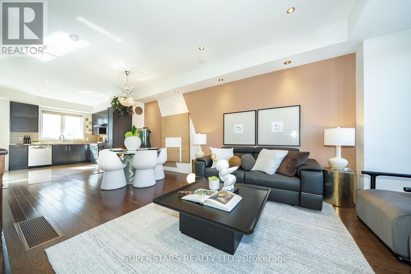 261 South Park Road, Markham, Ontario  L3T 0B6 - Photo 1 - N12864700