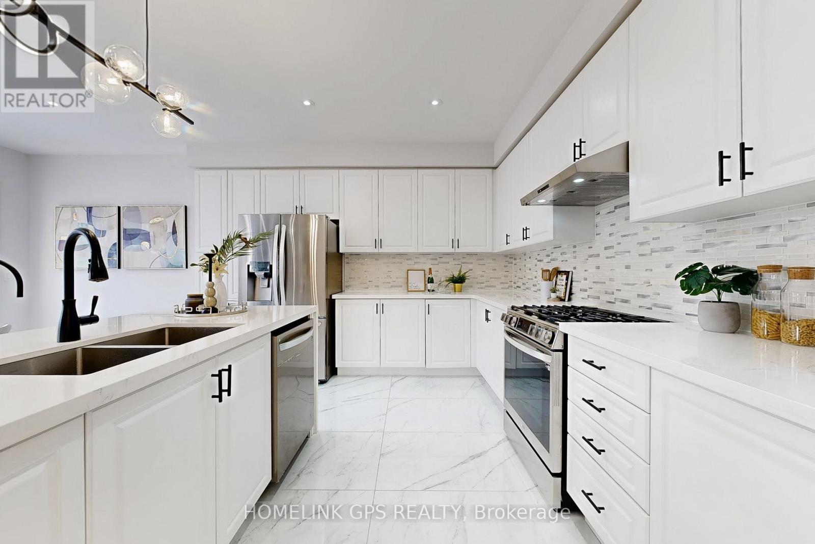 95 Suttonrail Way, Whitchurch-Stouffville, Ontario  L4A 0E4 - Photo 7 - N12932924