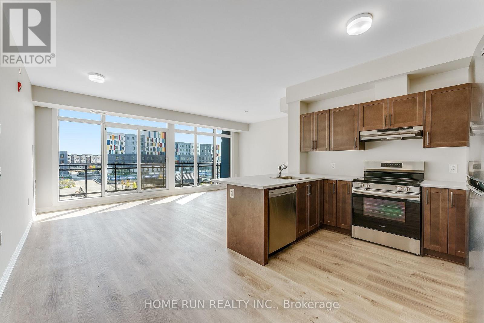 302 - 397 Codds Road, Ottawa, Ontario  K1K 5C7 - Photo 3 - X12933390