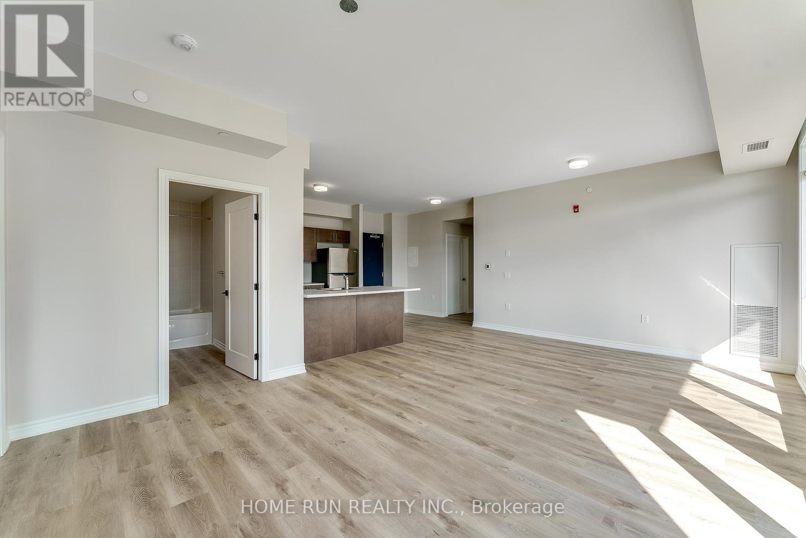 302 - 397 Codds Road, Ottawa, Ontario  K1K 5C7 - Photo 9 - X12933390