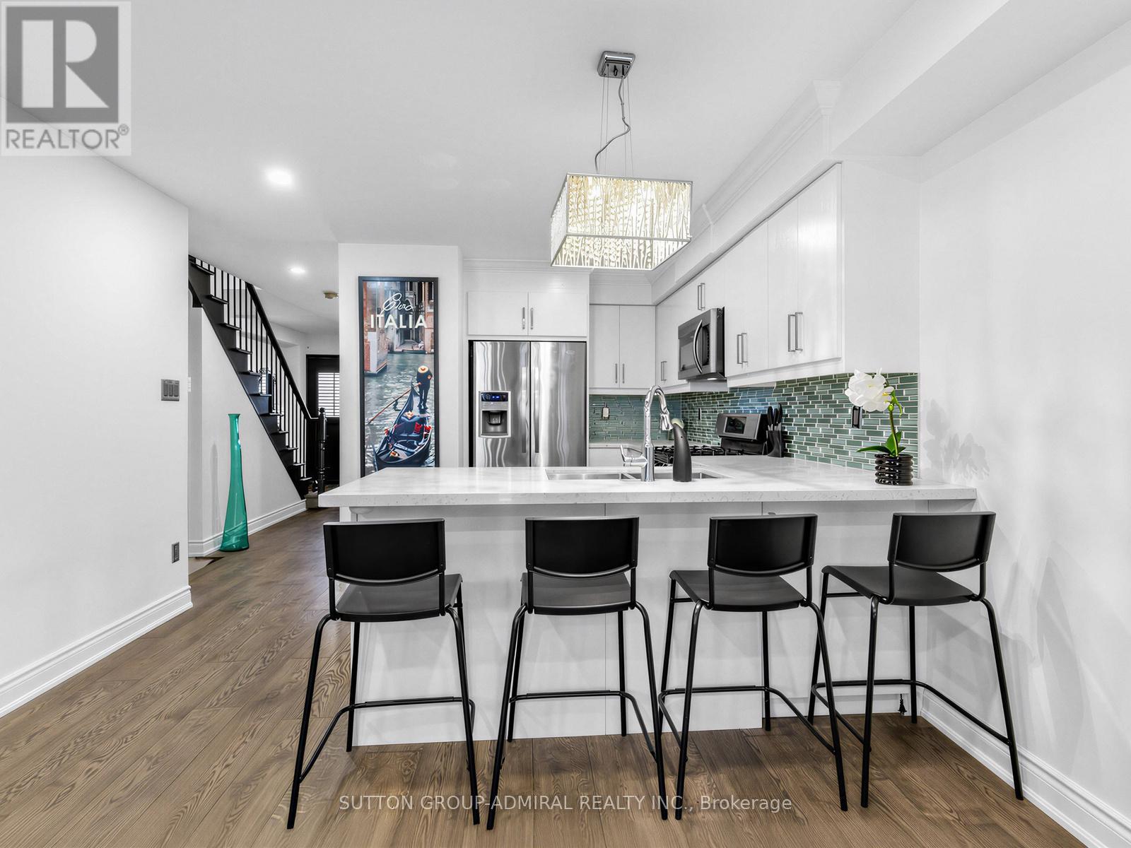 38 Elderbrook Crescent, Vaughan, Ontario  L4K 5M5 - Photo 10 - N12933394