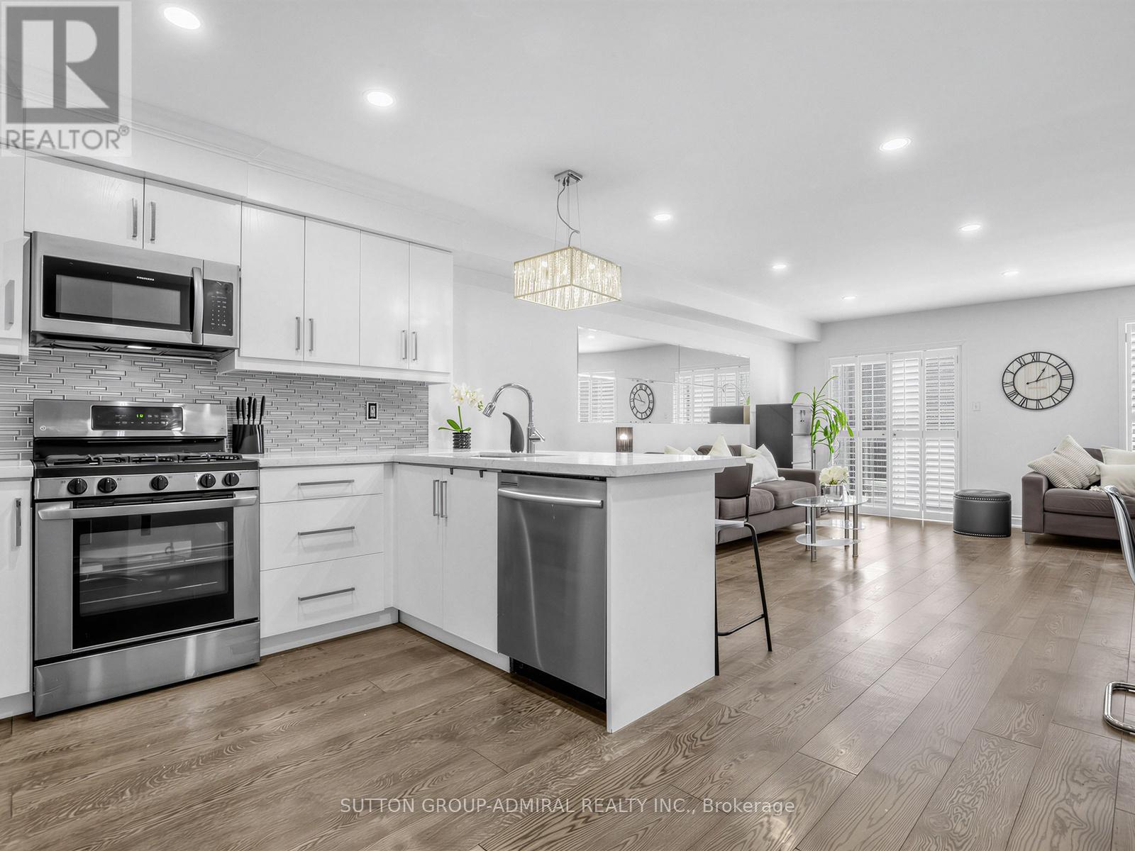 38 Elderbrook Crescent, Vaughan, Ontario  L4K 5M5 - Photo 12 - N12933394