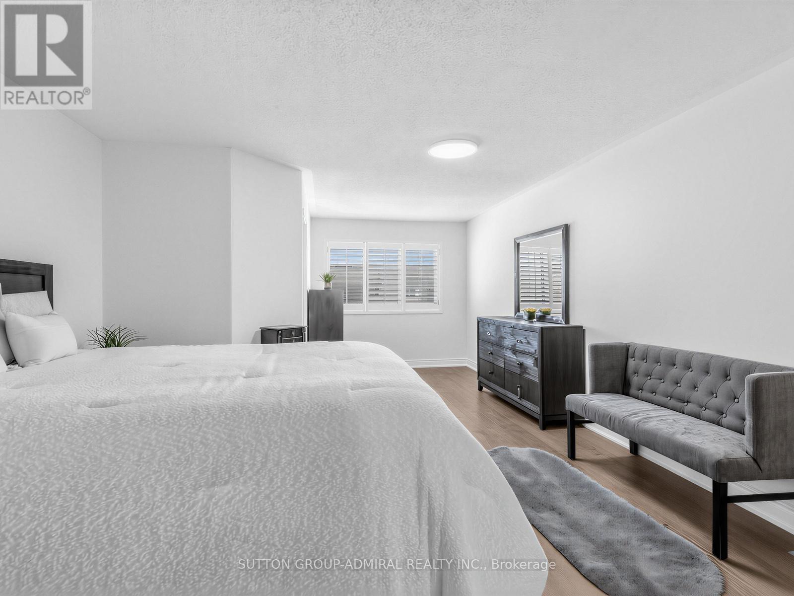 38 Elderbrook Crescent, Vaughan, Ontario  L4K 5M5 - Photo 19 - N12933394