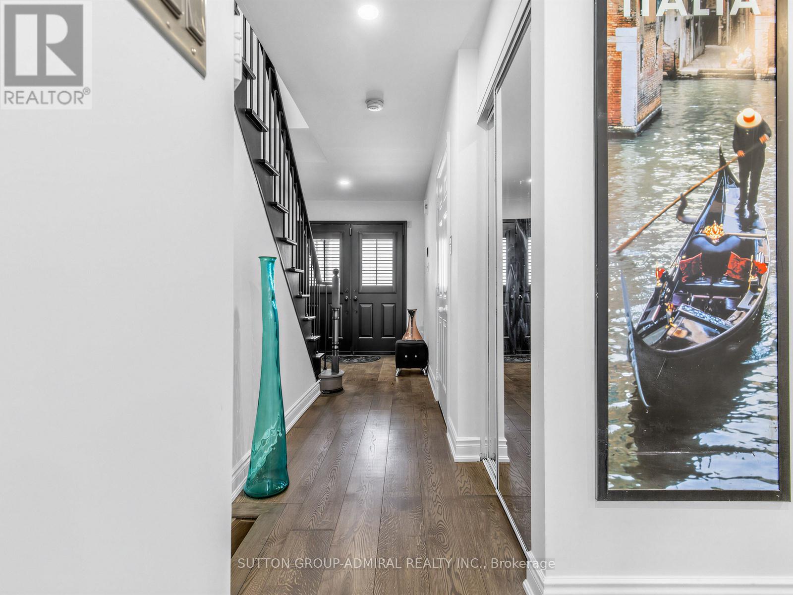 38 Elderbrook Crescent, Vaughan, Ontario  L4K 5M5 - Photo 5 - N12933394