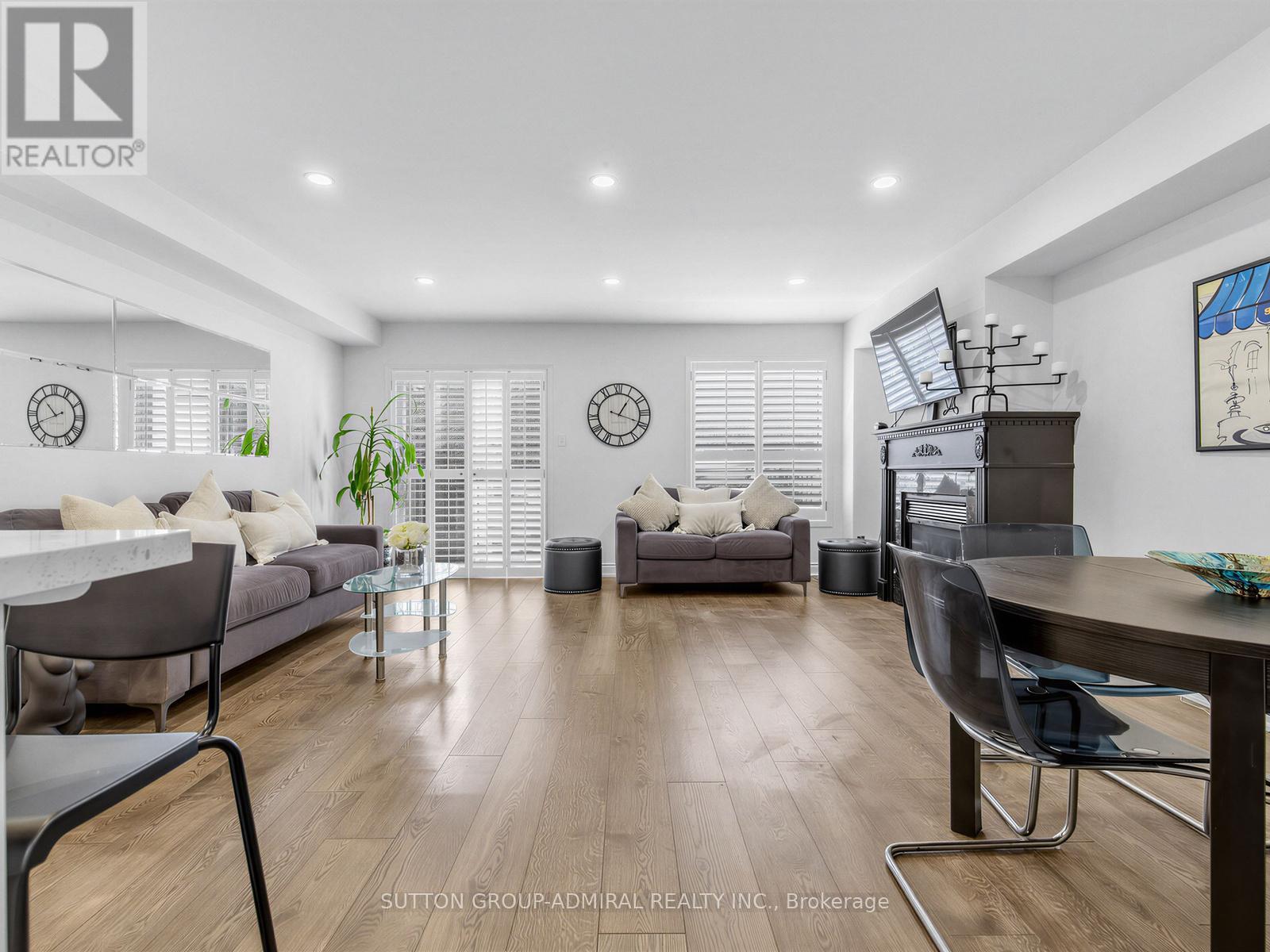 38 Elderbrook Crescent, Vaughan, Ontario  L4K 5M5 - Photo 6 - N12933394