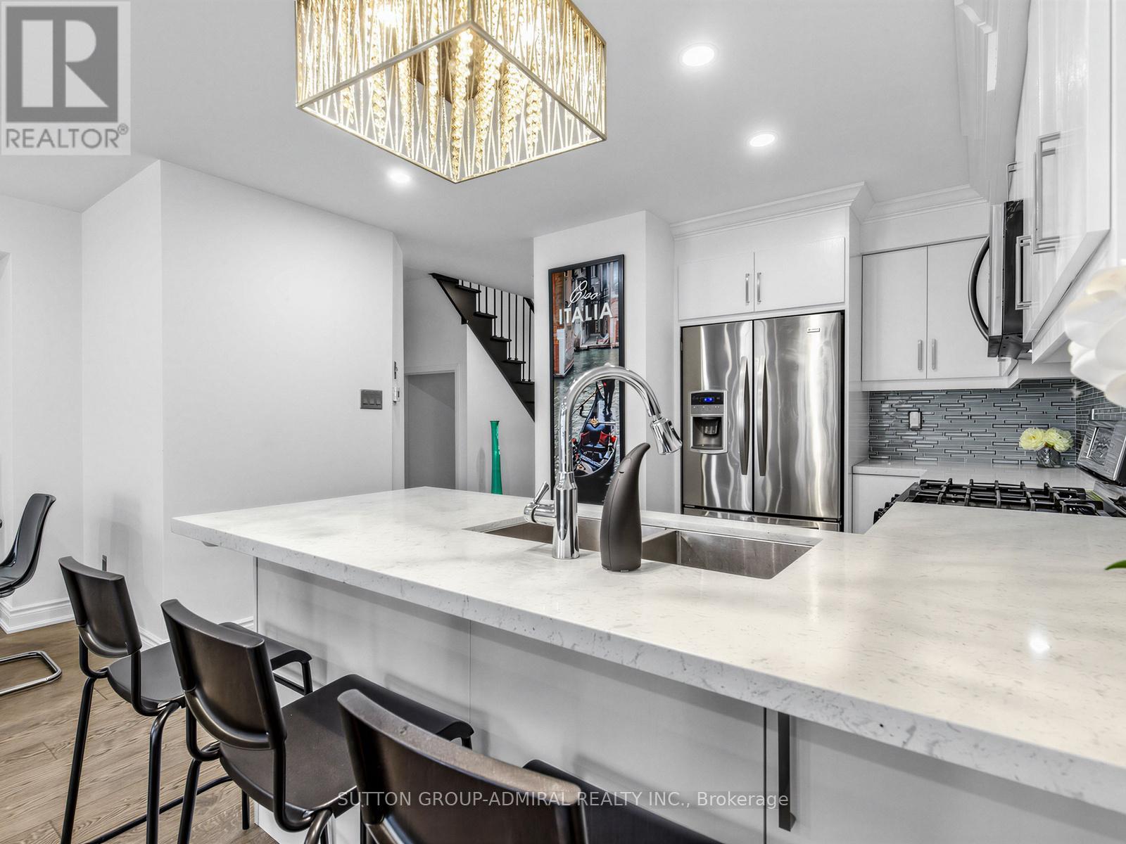 38 Elderbrook Crescent, Vaughan, Ontario  L4K 5M5 - Photo 9 - N12933394