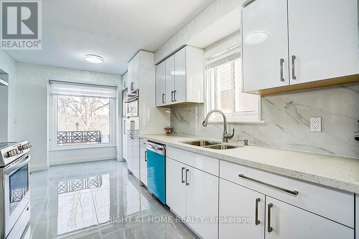 32 Macauley Drive, Markham, Ontario L3T 5S4 - Photo 10 - N12933406