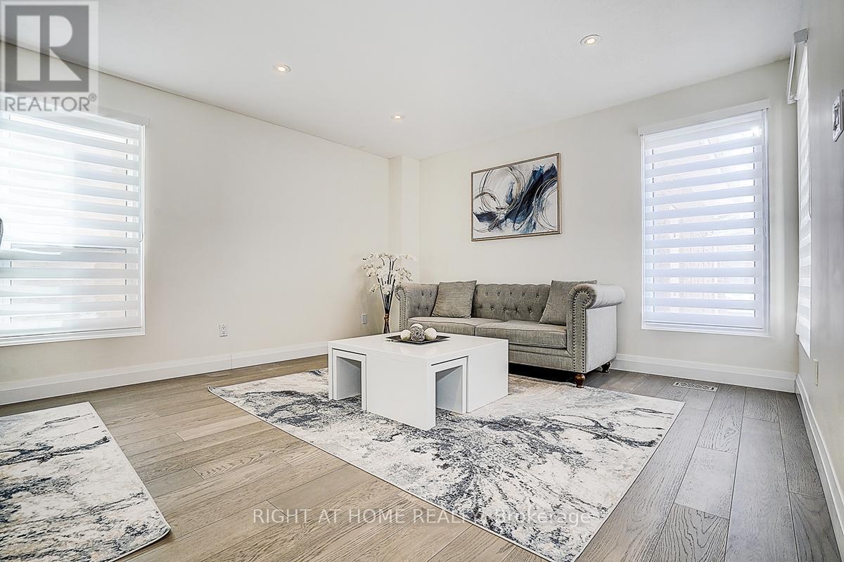 32 Macauley Drive, Markham, Ontario L3T 5S4 - Photo 4 - N12933406