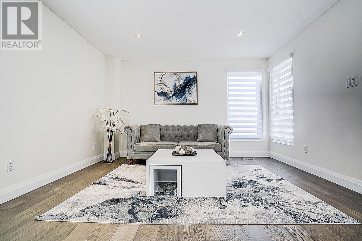 32 Macauley Drive, Markham, Ontario L3T 5S4 - Photo 5 - N12933406