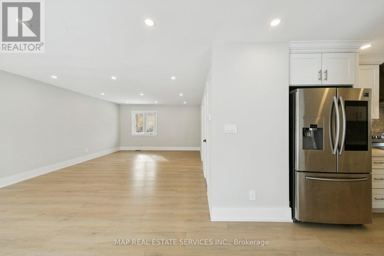 260 Hillside Drive, Mississauga, Ontario  L5M 1G5 - Photo 10 - W12933384