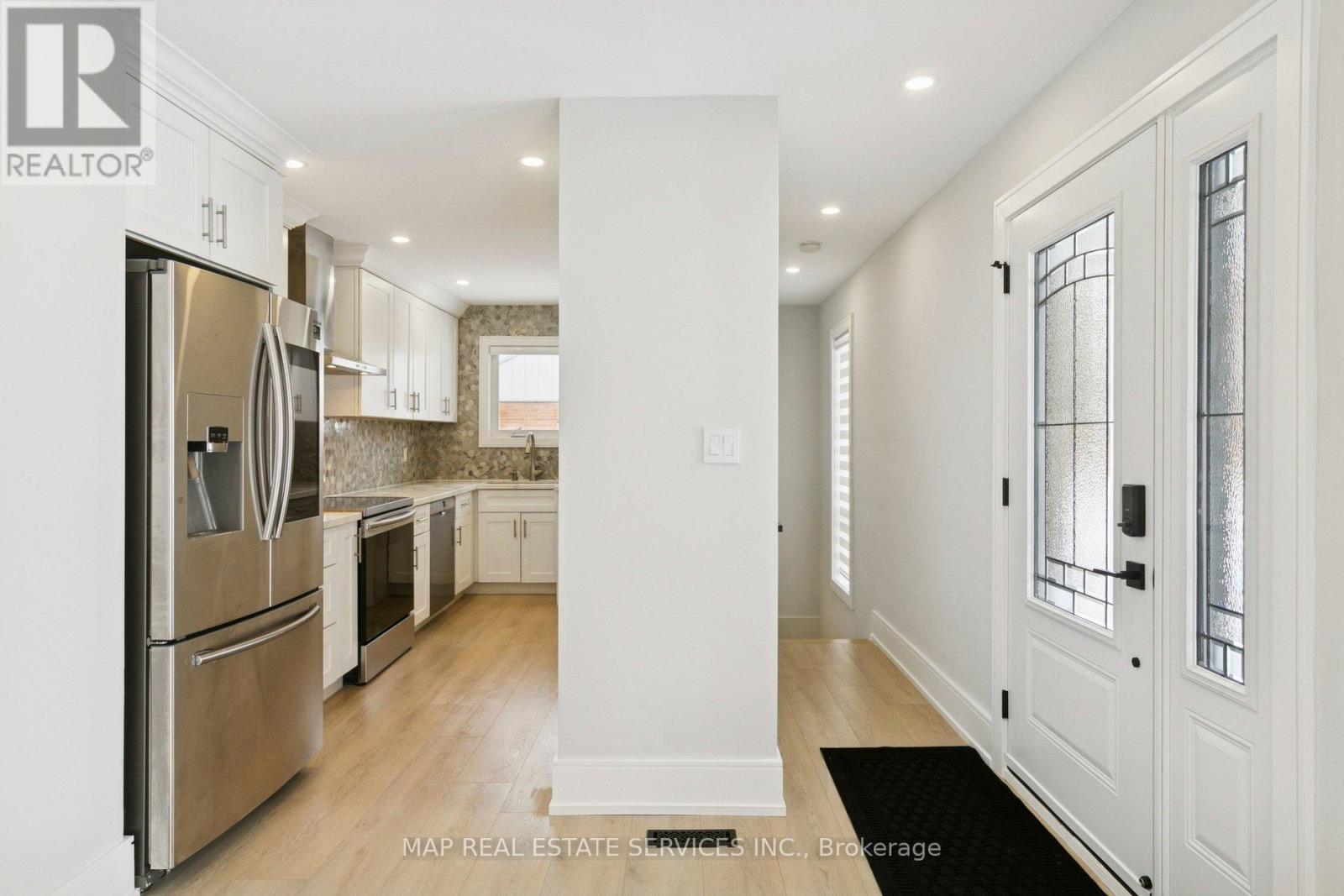 260 Hillside Drive, Mississauga, Ontario  L5M 1G5 - Photo 11 - W12933384