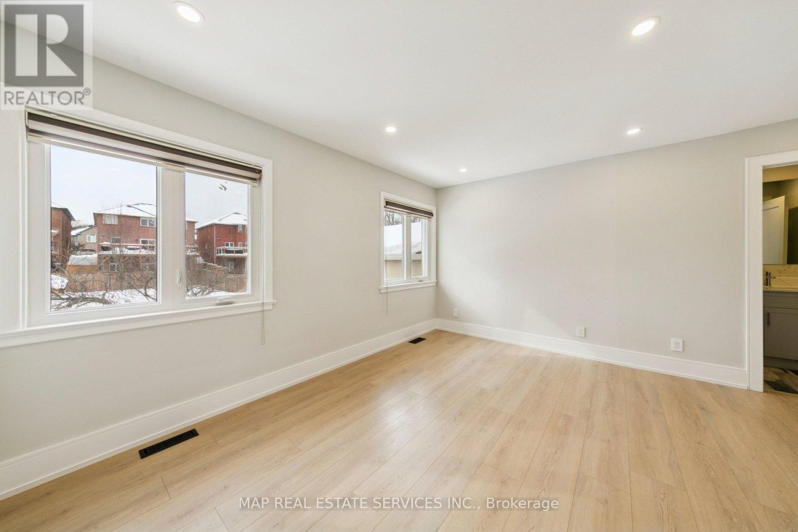 260 Hillside Drive, Mississauga, Ontario  L5M 1G5 - Photo 23 - W12933384